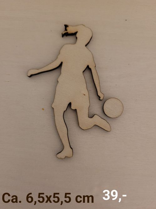 Hovedbilde Fotballspiller jente- scrappehuset egen trepynt- ...