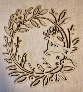 Hovedbilde Julekrans med hjort - Scrappehusets egen trepynt ...